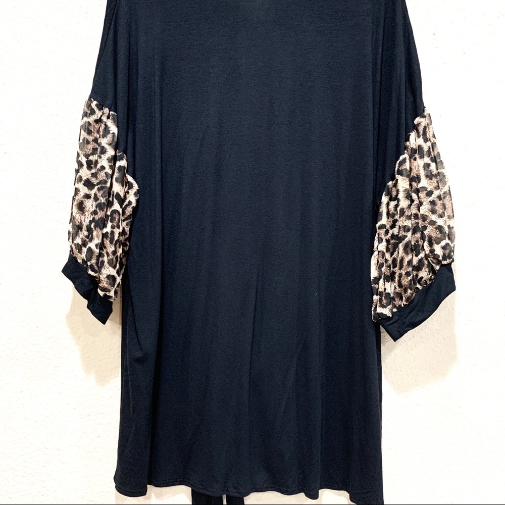 Plus Size Tie-Front Animal Print Sleeve (NWT) Soft - Picture 3 of 8